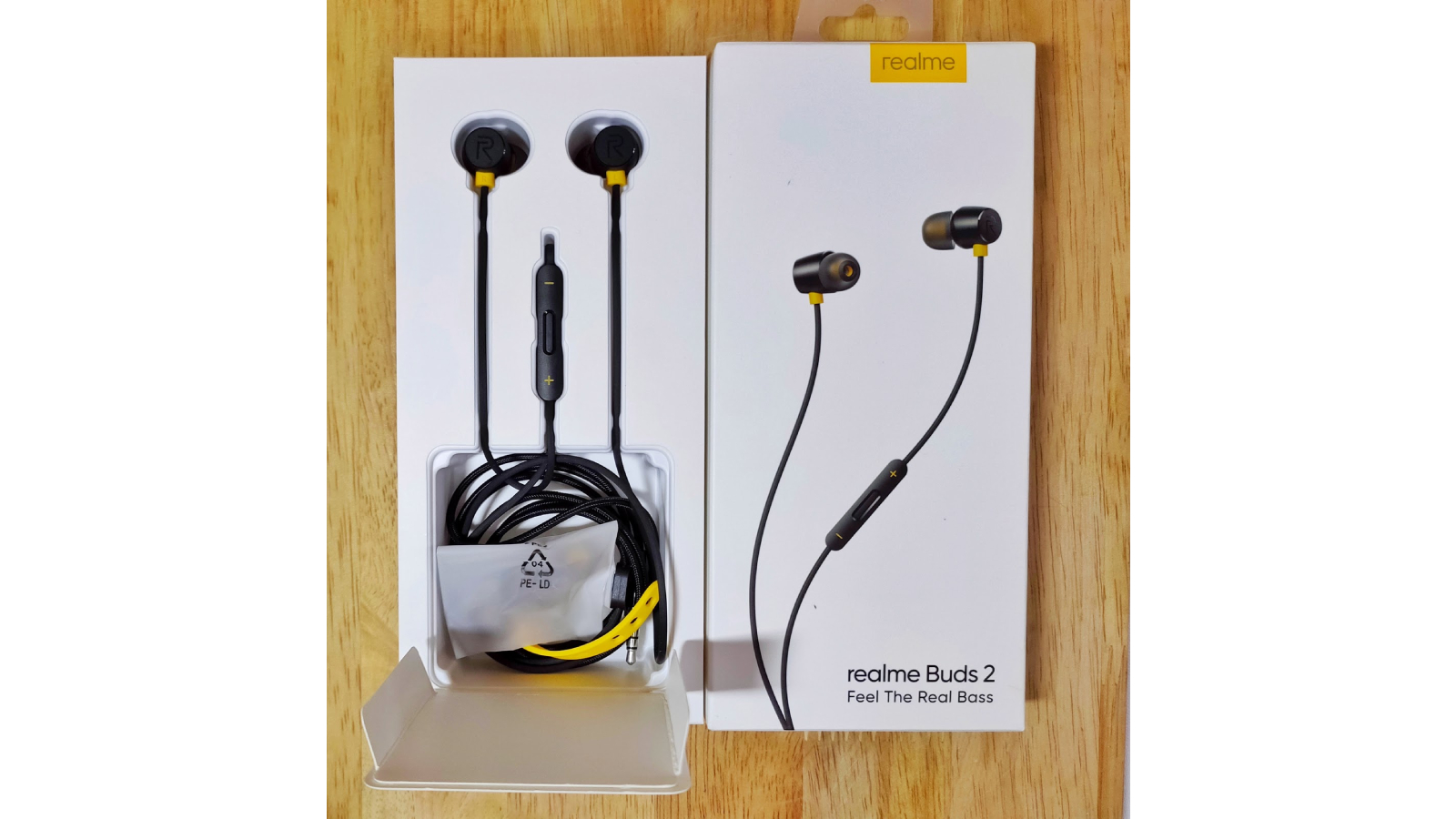 Управление наушниками realme. Realme Buds 2. Наушники Realme. Handsfree Realme Buds 2 II Magnetic Bud in-Ear Earphone rma101 feel the real Bass. Galaxy Buds 2 или Realme 2.