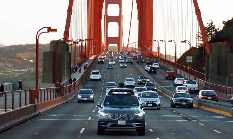 Arizona Devleti, Uber'e otonom araçları test etmeyi bırakmasını söyledi