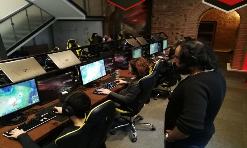 Asus ROG League of Legends Üniversite Ligin'e ana sponsor oldu