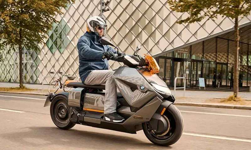 BMW elektrikli motosikleti: BMW CE 04'ü tanıttı