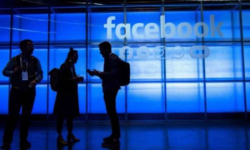 Facebook çalışanlarına fazladan 1000 dolar veriyor!