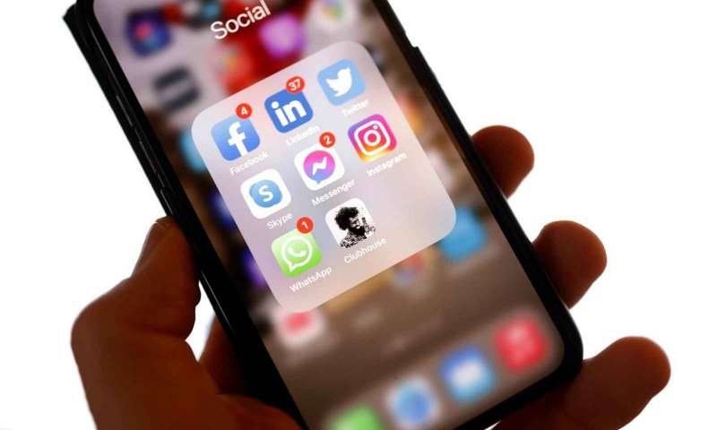 Facebook Clubhouse'a rakip oluyor