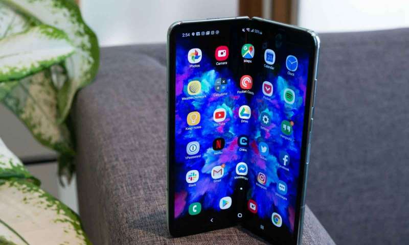 Galaxy Fold Uzun Süre Bekletecek