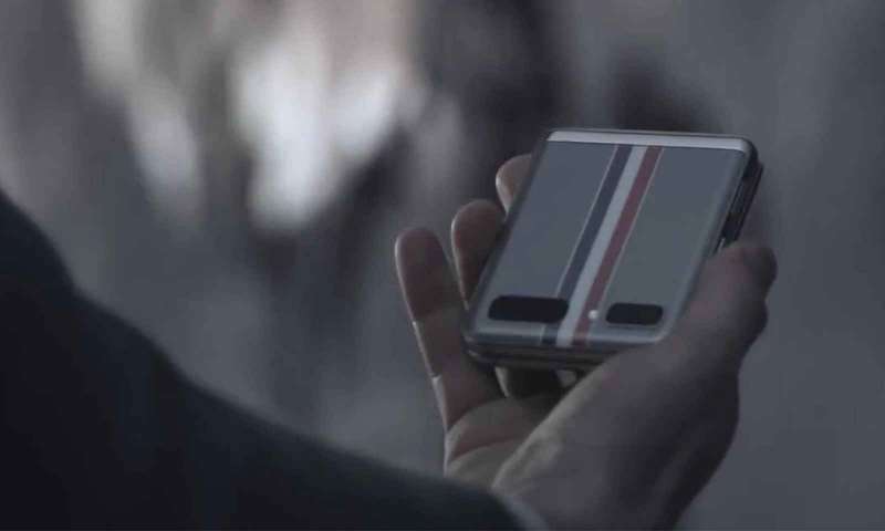 Galaxy Z Flip'in özel versiyonu Thom Browne Special Edition'un tanıtım videosu yayınlandı!