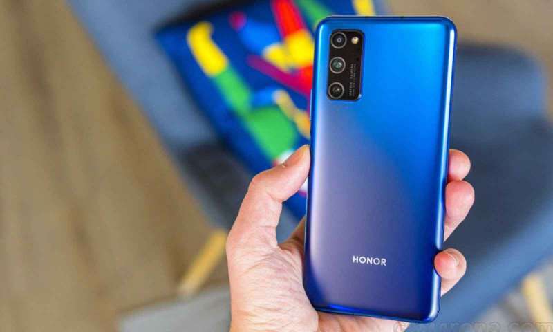 Honor V40'ın kamera modülü dikkat çekiyor