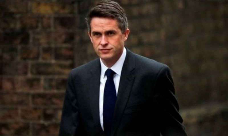 Huawei İngiltere Savunma Bakanını Görevinden Etti