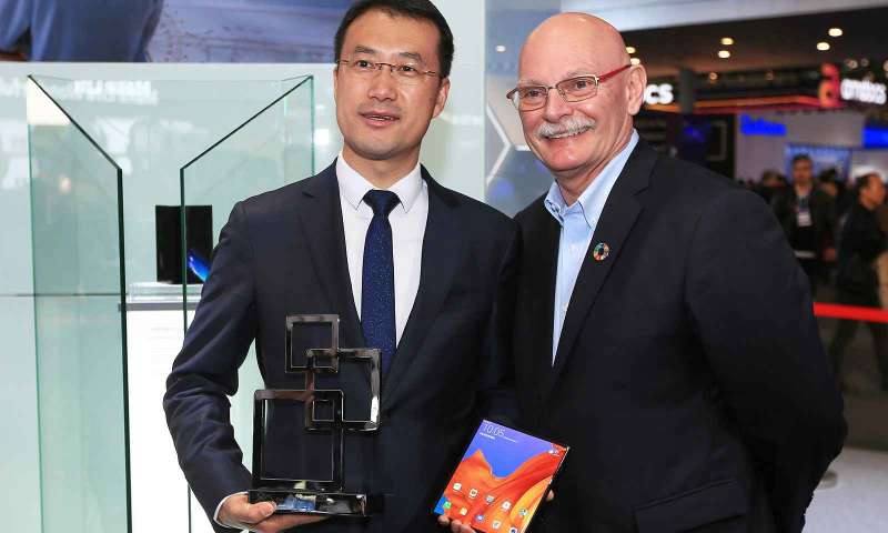 Huawei Mate X “En İyi Bağlı Mobil Cihaz” ödülü aldı!