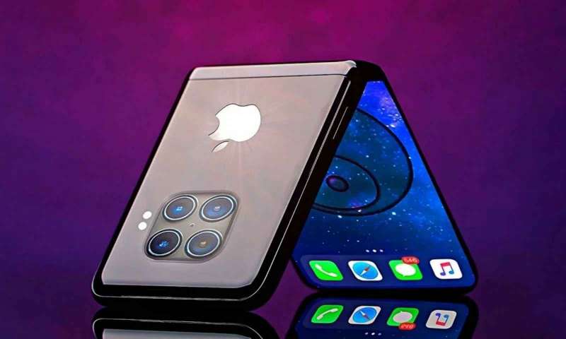iPhone, katlanabilir telefon için ilk adımı attı
