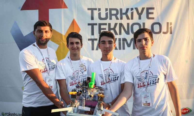 Lise öğrencileri fetih robotu yaptı