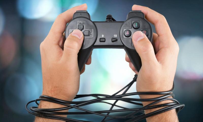 Oyuna Sinirlenip, 400 Okula Bomba İhbarı Yaptı