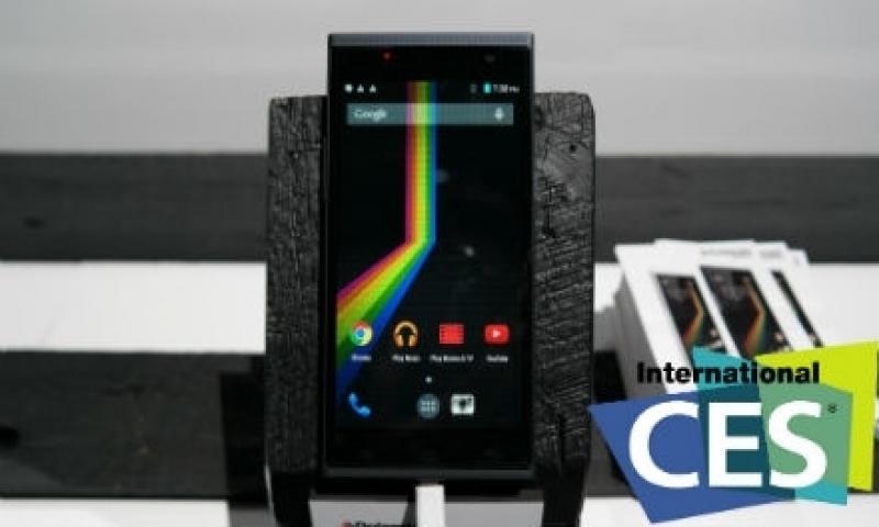 Polaroid 'Flip' Akıllı Telefon Tanıtıldı (Video) - CES 2015