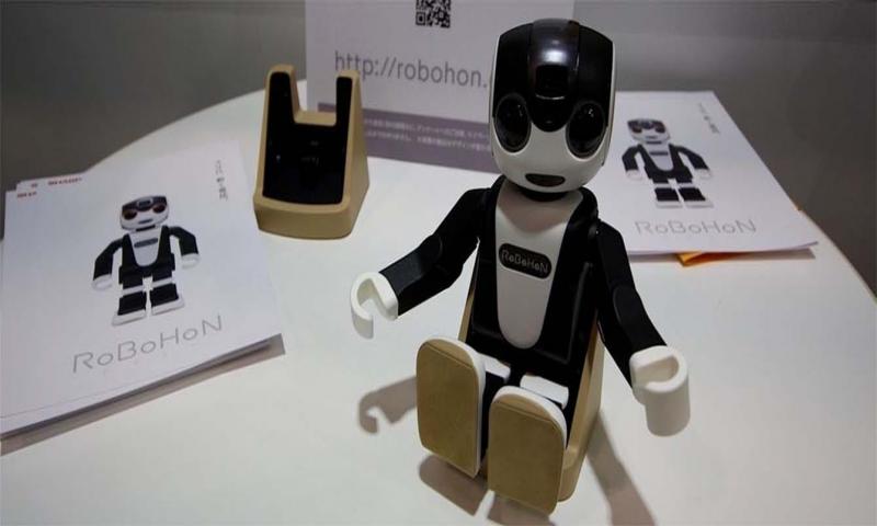 Robot akıllı telefon RoBoHon satışa çıkıyor