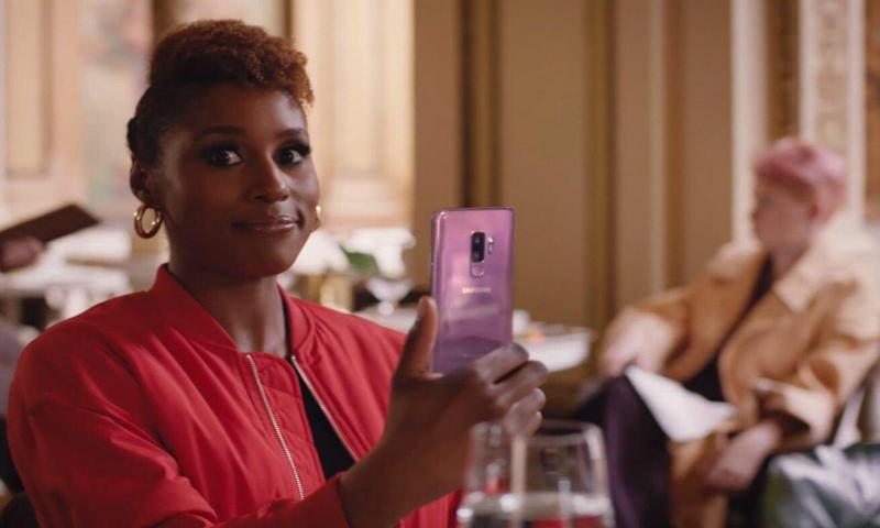 Samsung iPhone X ile dalga geçti