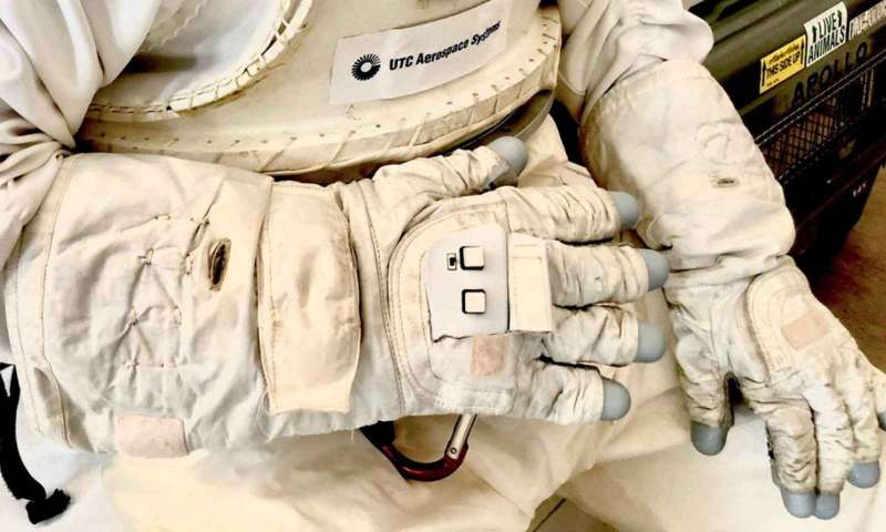 Smart gloves will allow astronauts to remotely control drones on Mars