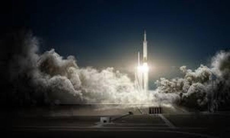SpaceX'in en büyük roketi Falcon Heavy fırlatıldı... Mars'a yolculuk başladı
