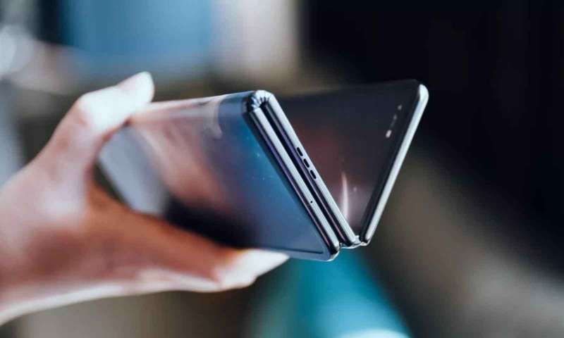 TCL katlanabilir akıllı telefonunu resmi olarak yayınladı