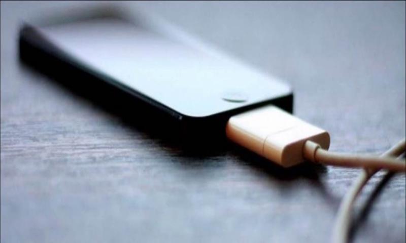 Telefonumuzu Gece Boyu Şarja Bırakabilir miyiz?